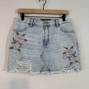 Hollister Light Wash Denim Mini Skirt Size 28 (Hollister Size 7)